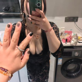 江岸肥臀骚妞妞