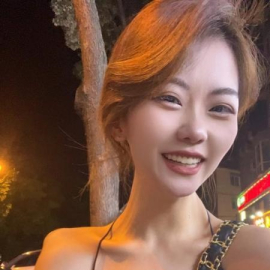 爱笑的黑丝美腿小姐姐