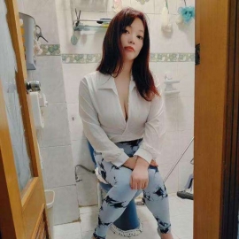 商场内可搞美甲大胸妹 非常刺激